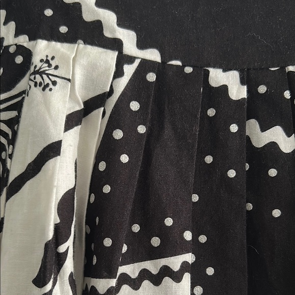 Black and White A-Line PleatedSkirt with subtle metallic silver dots. Size M - Picture 4 of 8